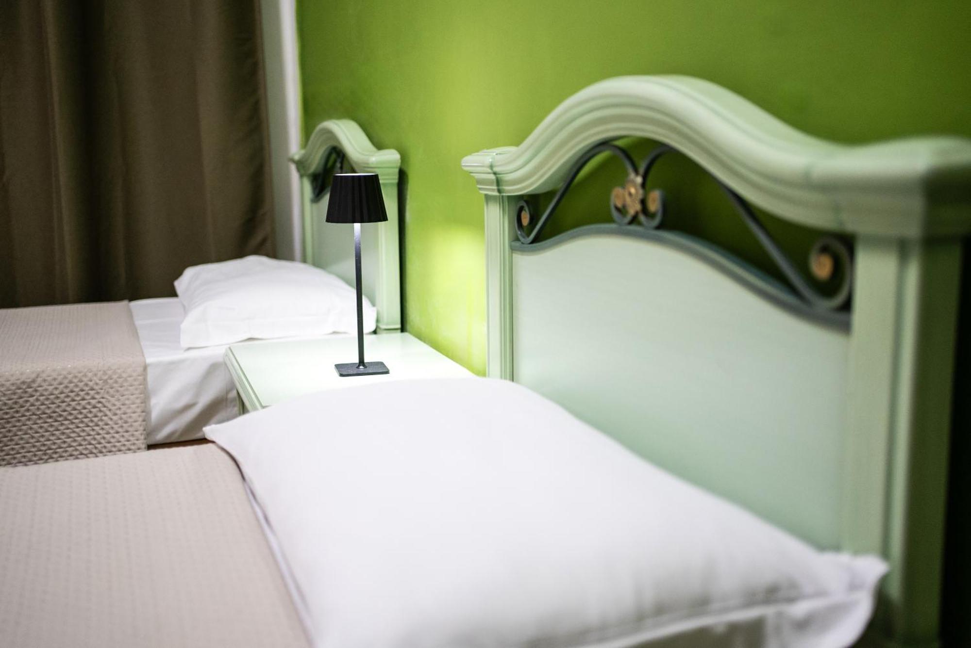 Home Josephine, A Due Passi Dalla Reggia Caserta Luaran gambar