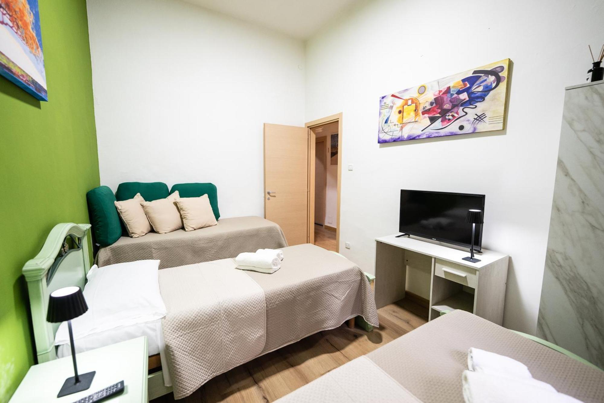 Home Josephine, A Due Passi Dalla Reggia Caserta Luaran gambar